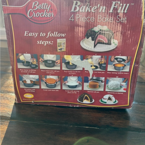 Betty Crocker Bake'n Fill 4 Piece Set - Red and Black - Picture 3 of 8